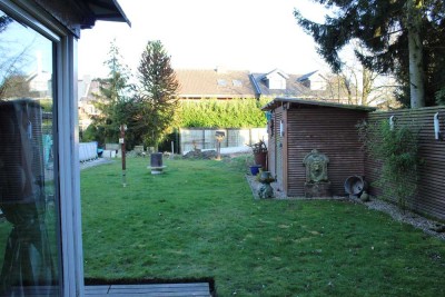 Familienfreundliches Zweifamilienhaus mit Ausbaupotential in ruhiger Lage mit großem Garten