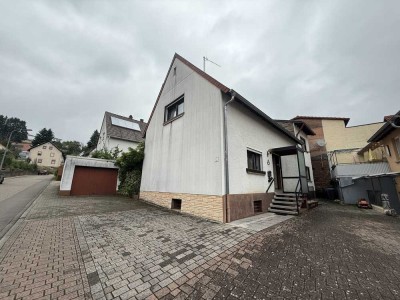 Schönes, renovierungsbedürftiges 1-Familienhaus mit Garage zu verkaufen!