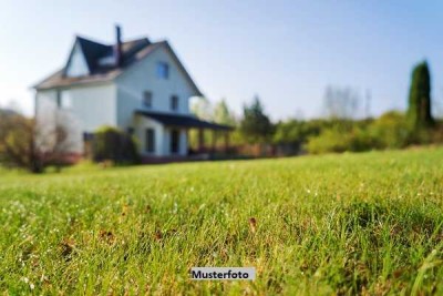 Freistehendes Einfamilienhaus, Terrasse und Carport