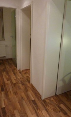 Neuwertige Wohnung mit drei Zimmern sowie Balkon und Einbauküche in Darmstadt