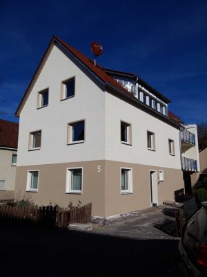 3 Zimmer Wohnung  im 1. Stock, Balkon und Einbauküche in Ellhofen