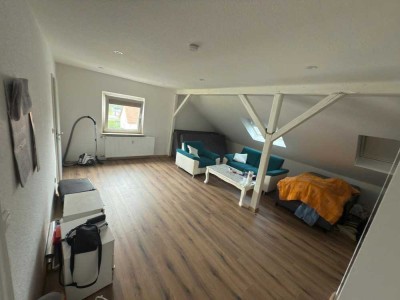 Vollständig erneuerte 2,5-Zimmer-Dachgeschosswohnung mit ruhiger Lage in Bochum