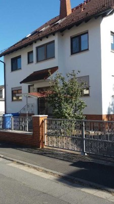 Freundliche 4-Zimmer-Wohnung mit Balkon und Einbauküche in Goldbach