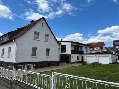 Gepflegtes Zweifamilienhaus vielseitig nutzbar in Nidderau von Privat