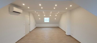 Sanierte 2-Zimmer Wohnung im DG. mit Schlossblick