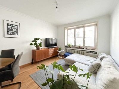 Wohnen im Viertel: 2,5-Zi.-Wohnung mit Altbau-Flair und Balkon