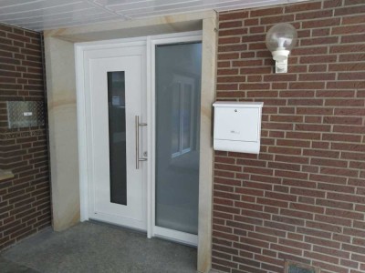Schöne 4-Raum-Wohnung + Küche  mit Dachterrasse und eigenem Haustüreingang