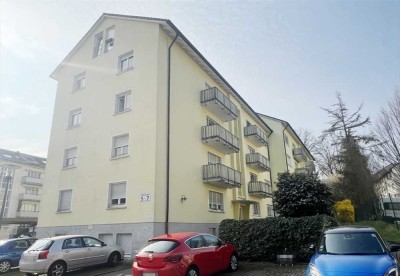 Sofort einziehen! Renovierte 3-ZI. ETW mit Balkon, Carport & Keller in begehrter Lage