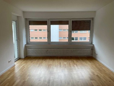 Frisch gestrichene 4-Zimmer-Wohnung in ruhiger Lage