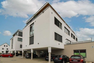 Neuwertige Zwei-Zimmer-Penthouse Wohnung mit schöner Dachterrasse, Aufzug und EBK in Dietenheim
