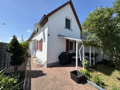 Wunderschönes freistehendes Einfamilienhaus mit Garten