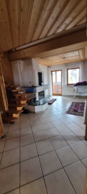 Freundliche und neuwertige 4,5-Zimmer-Maisonette-Wohnung mit geh. Innenausstattung mit EBK