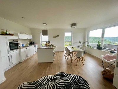 Wunderschöne und gemütliche 
Wohnung mit Rheinblick