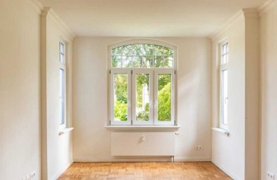 Wohnen im Grünen: kernsanierte 4,5-Zimmer-Altbauwohnung mit Terrasse und Garten in Toplage