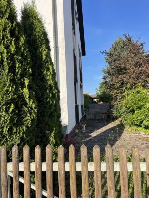 In Grafing: Gepflegte Wohnung mit drei Zimmern und Balkon