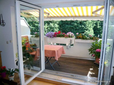 3 Raum Whg mit großem Wohnzi., 2 Schlafzi., Küche, Diele, 2 Bädern, Balkon, 1 Garage, 2 Stellpätze