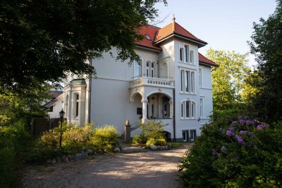 Helle 3 Zi. Wng. in Jugendstil Villa, Garten