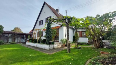 DHH mit Wintergarten & herrlichem Garten