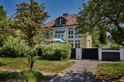 Helle, möblierte 4-Zimmer-Wohnung mit Terrasse in Dahlem