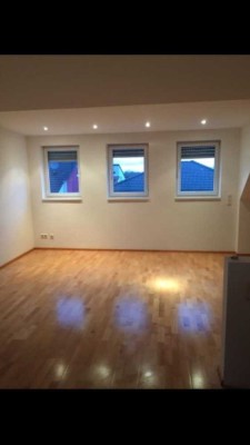 Geschmackvolle, gepflegte 3-Zimmer-Maisonette-Wohnung mit geh. Innenausstattung mit Balkon