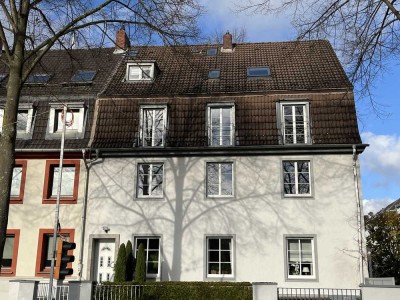 Hochwertige renovierte 3-Zimmer Wohnung in Top Lage Köln-Marienburg mit Home Office Möglichkeit