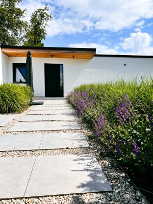 Exklusiver Architektenbungalow mit modernster Technik und großem Gartenparadies – ohne Makler