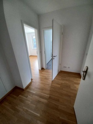 **Schöne 2-Zimmer-Wohnung im 1. Obergeschoss mit Balkon und Küche**