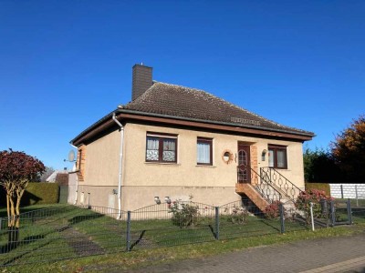 Einfamilienhaus mit Vollkeller und Garage - Terrasse - moderne Pelletheizung - Kaminofen....