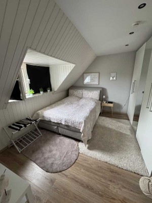 Stilvolle 2-Zimmer-Dachgeschosswohnung  mit gehobener Innenausstattung in Pulheim