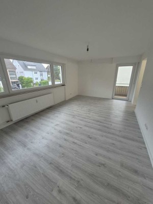Sanierte 2-Raum-Wohnung mit Balkon in Stuttgart-Erstbezug