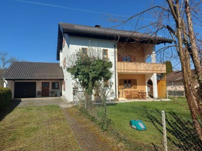 Freies Ein-zwei-drei Familienhaus zur Eigennutzung oder Vermietung, 1990 renoviert und gut in Schuß.