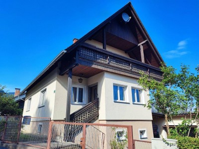 *NESTELBACH* sehr gut aufgeteiltes Einfamilienhaus mit viel Platz, Doppelgarage und wunderschöner Aussicht