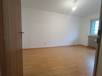 Helle 2-Zimmer Wohnung mit Balkon in Augsburgs Innenstadt