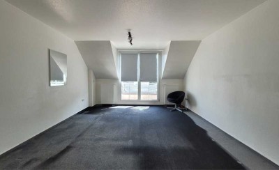 Gemütliche gut gelegene 2-Raum-Dachgeschosswohnung mit Balkon und Einbauküche in Frechen