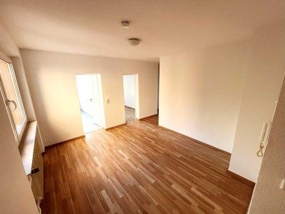 Mit Video: Große helle 3,5 ZKB mit großem Balkon und neuer Einbauküche