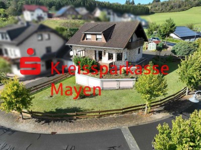 Wohnen am Nürburgring: Einfamilienhaus mit großzügigem Garten & 2 Garagen