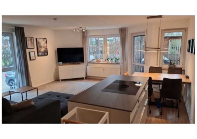 Geschmackvolle, neuwertige 3-Zimmer-EG-Wohnung mit geh. Innenausstattung mit Balkon und EBK