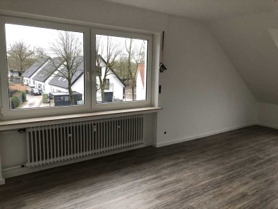 Helle frisch renovierte DG-Wohnung in Bi-Ummeln