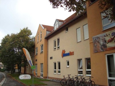 frisch aufsanierte, charmante und helle 1 Raum-Wohnung mit kleiner Terrasse