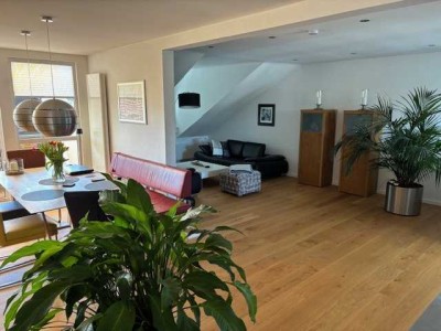 Exklusive Dachgeschoss Wohnung  mit Fernblick, gehobener Ausstattung und Balkon in Eltville
