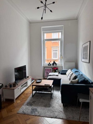 2 ZIimmer Wohnung, Grosse Küche, Echtholzparkett