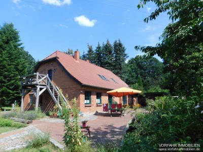 Traumhaftes Grundstück mit Bauernhaus, ca. 7 ha Wald, Teich und Nebengebäude