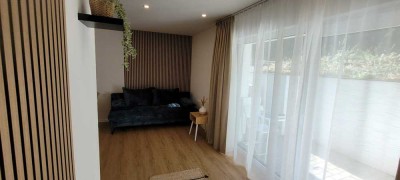 vollmöbiliertes Neubau-Apartment mit sonniger Terasse