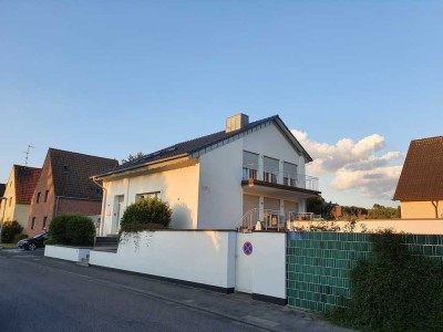 Neuwertiges 5-Zimmer-Einfamilienhaus mit Einbauküche in Bedburg