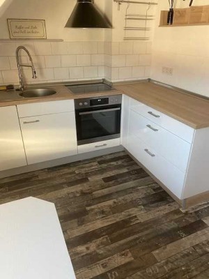 CHARMANTE DACHGESCHOSSWOHNUNG – 3 ZKB IN MITTELBACH MIT EINBAUKÜCHE