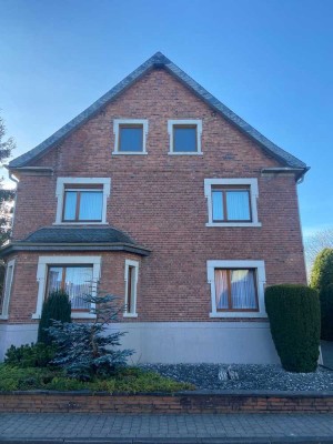 6-Zimmer-Einfamilienhaus mit Garten & gehobener Innenausstattung und EBK in Geilenkirchen