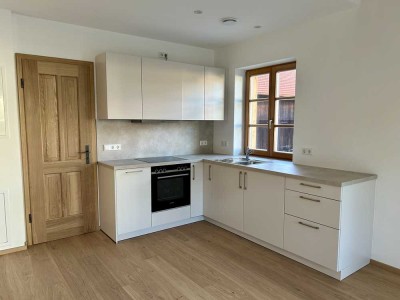 Erstbezug einer hellen 2-Raum-Maisonette-Wohnung mit Einbauküche