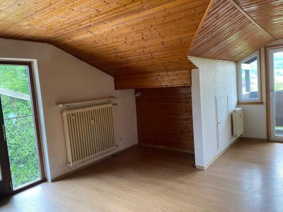 Charmante Dachgeschosswohnung mit Balkon und Abendsonne – Bezug ab 01.11.2025