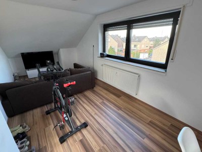 Attika-Wohnung (2,5 Zi.) in Moers, frisch renoviert