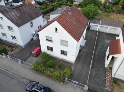 4-Zimmer 85qm Eigentumswohnung mit 875Qm Grundstück + Nebengebäude
•Erdgeschoss•Garage•Küche•Keller•